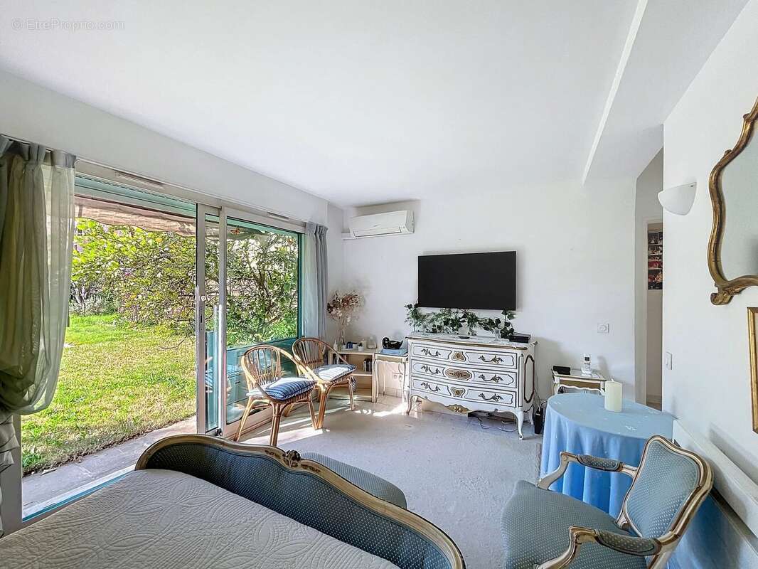 Appartement à MANDELIEU-LA-NAPOULE