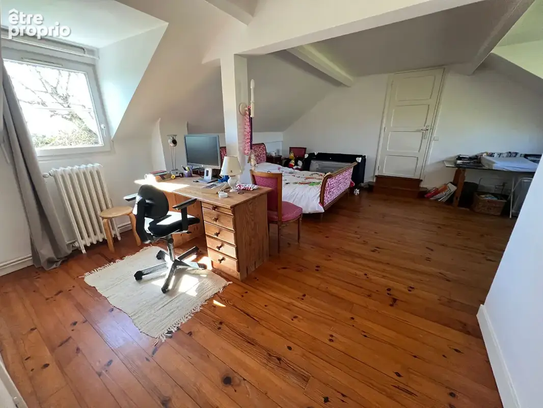 Très jolie longère du XVII eme siècle avec environnement exceptionnel Proche Thoiry  6 pièces 232 m2 - photo 11