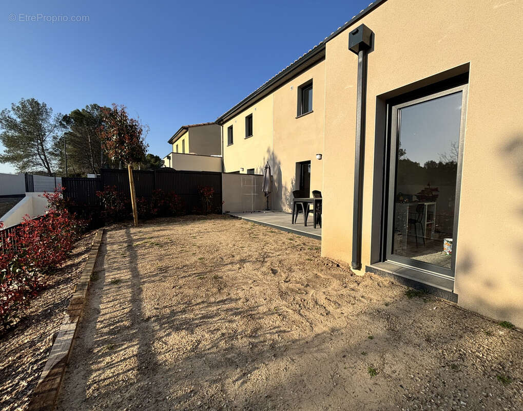 Maison à SAINT-CLEMENT-DE-RIVIERE