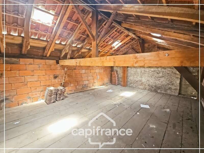 Garage de 70m² plus 28m² de mezzanine, tout à l'égout, eau et electricité, rare, centre ville Agen - photo 4