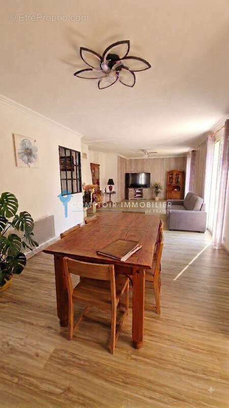Maison 99 m² à Saint-Julien-Les-Rosiers  - photo 4