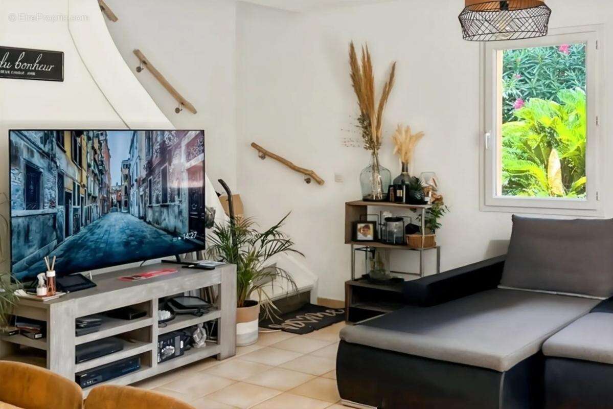 Maison à ROQUEBRUNE-SUR-ARGENS