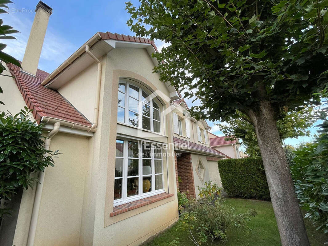 Maison à VERNEUIL-SUR-SEINE