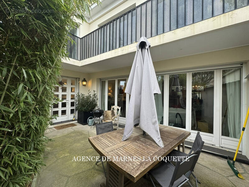 Maison à MARNES-LA-COQUETTE