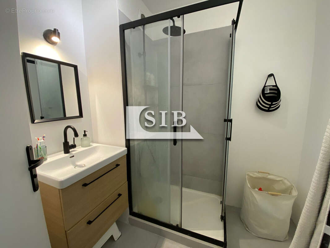 salle d&#039;eau - Appartement à LONGPONT-SUR-ORGE