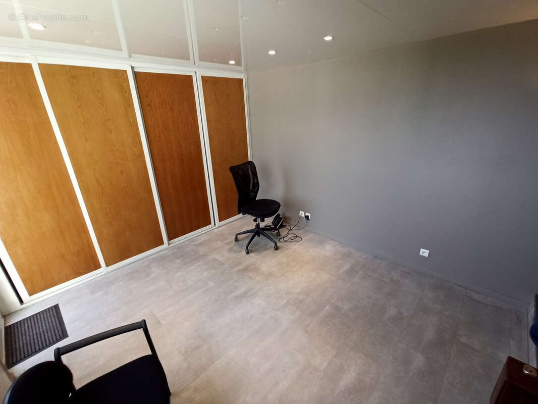 Commerce à AIXE-SUR-VIENNE