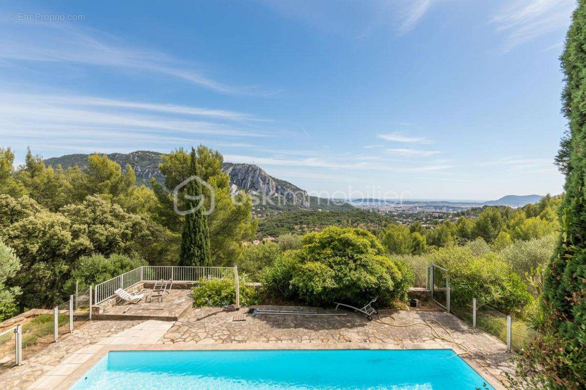 Maison à LE REVEST-LES-EAUX