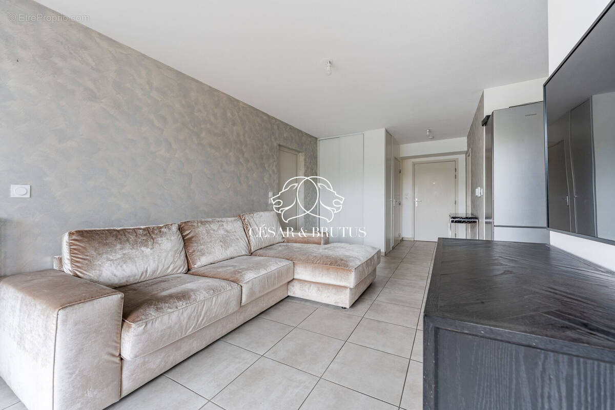 Appartement à MEYZIEU