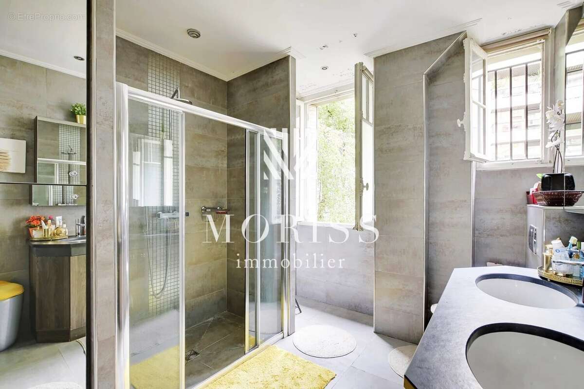 Appartement à NEUILLY-SUR-SEINE