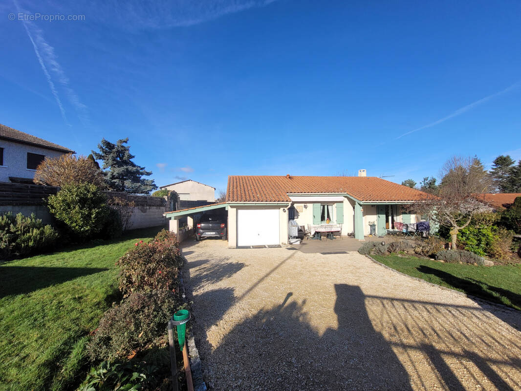 Maison à SAINT-NIZIER-DE-FORNAS