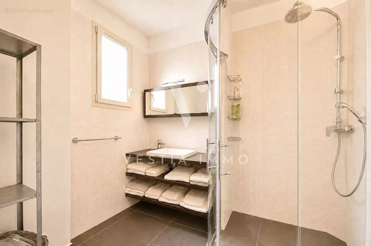 Appartement à LA GARENNE-COLOMBES