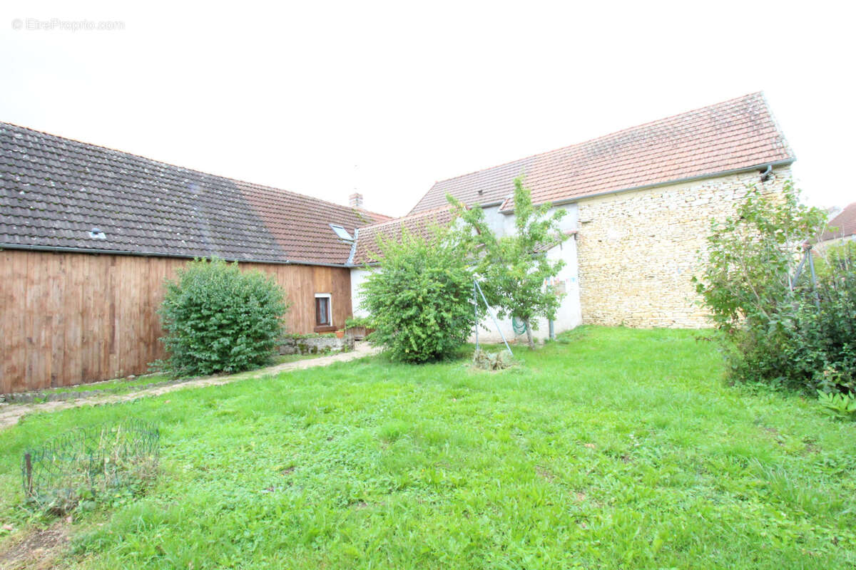 Maison à SUILLY-LA-TOUR