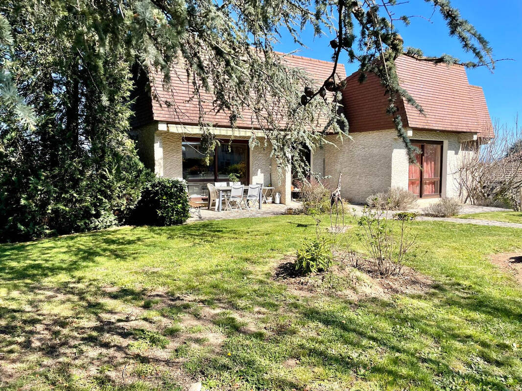 Maison à COMMELLE-VERNAY