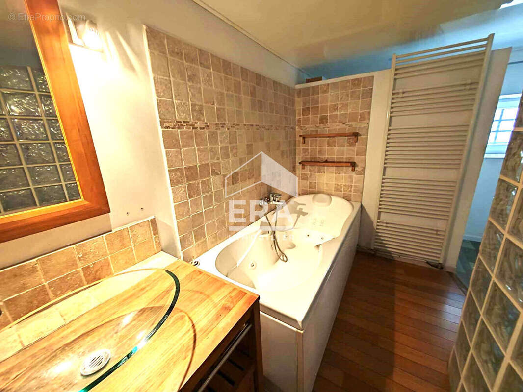 Appartement à MARSEILLE-1E