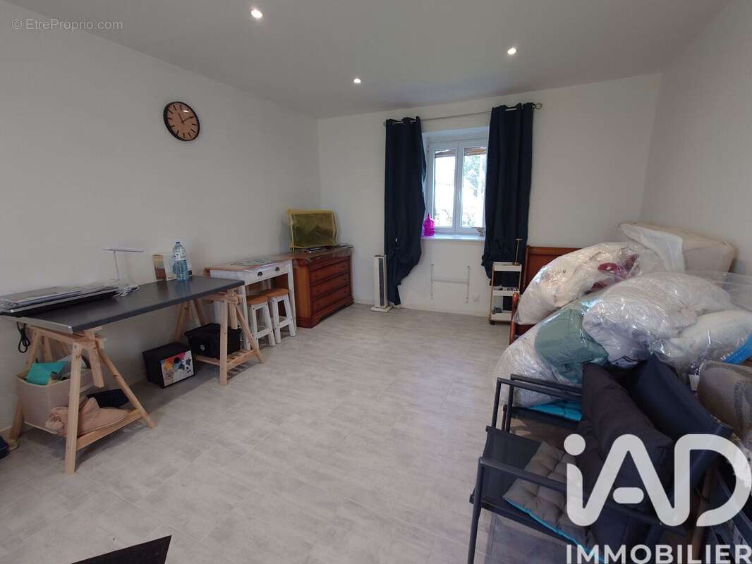 Maison 69 m² à Brigueil-Le-Chantre  - photo 4