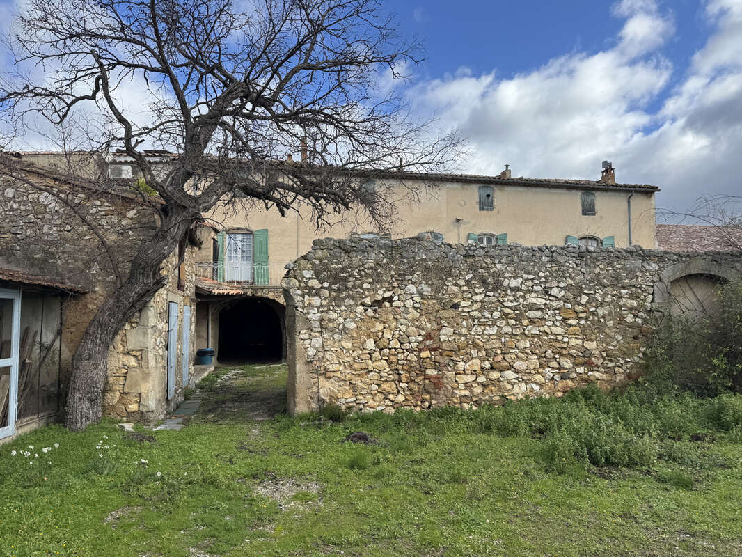 Maison à MONTPEYROUX