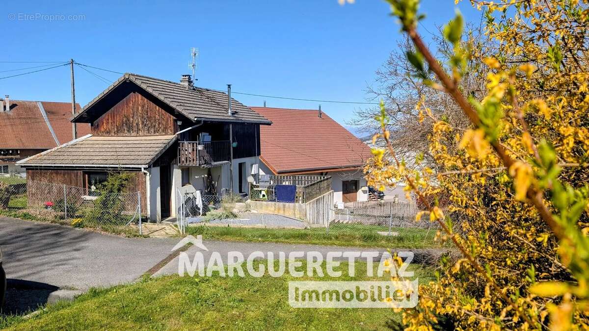 Maison à LA TOUR