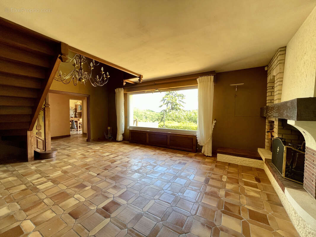 Maison 5 chambres sur sous-sol total - photo 3
