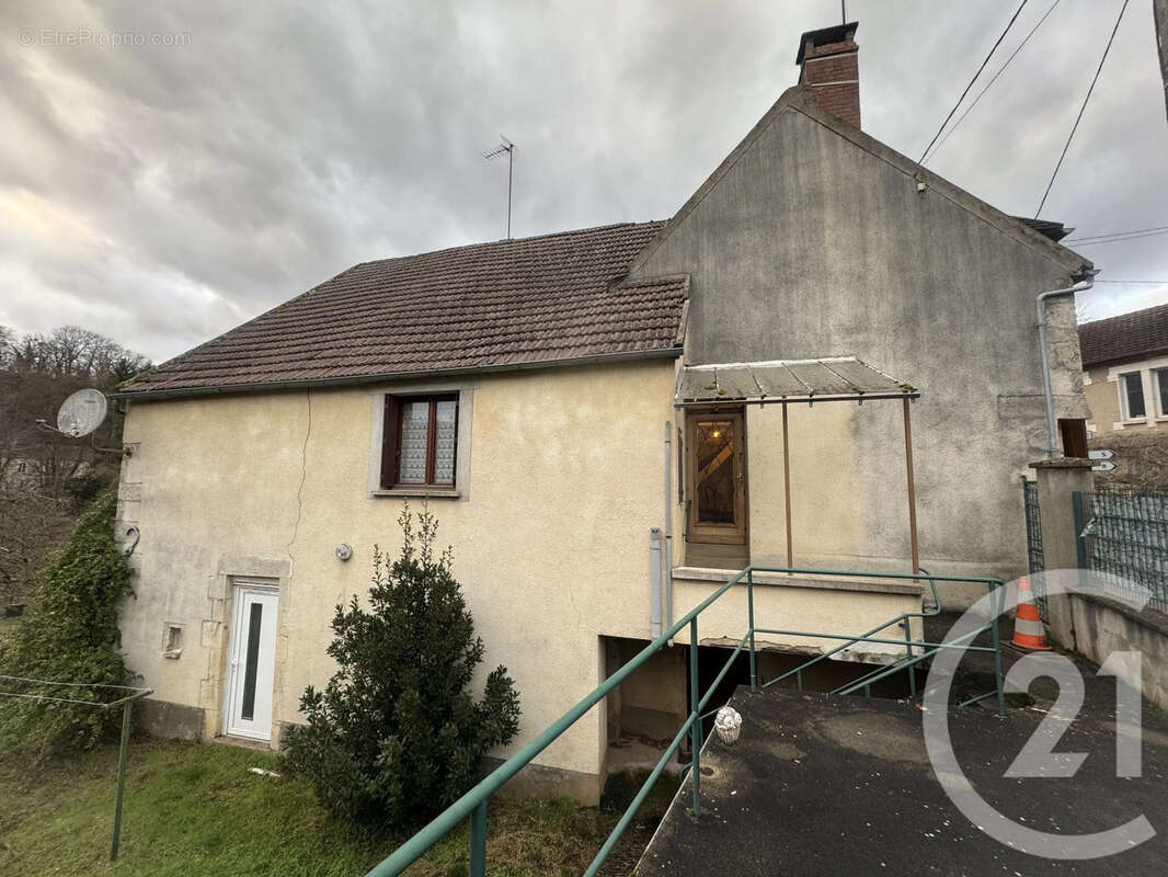 Maison à CHATEL-CENSOIR