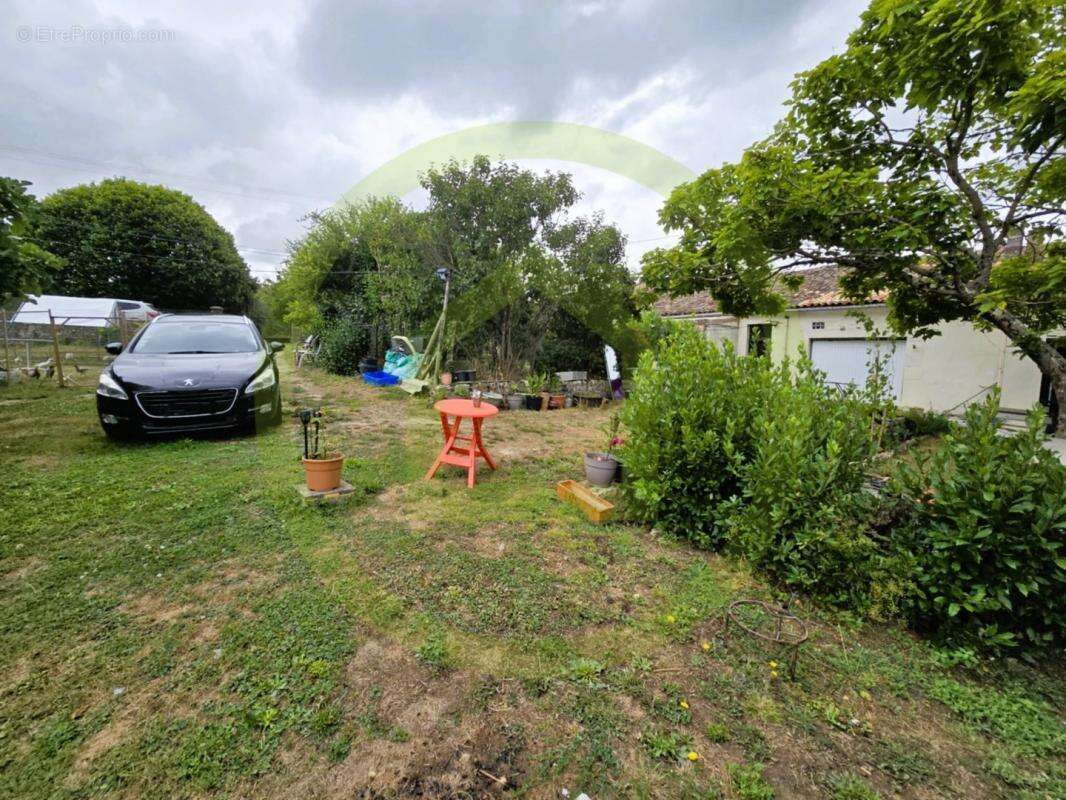 Maison à SAINT-BONNET-SUR-GIRONDE