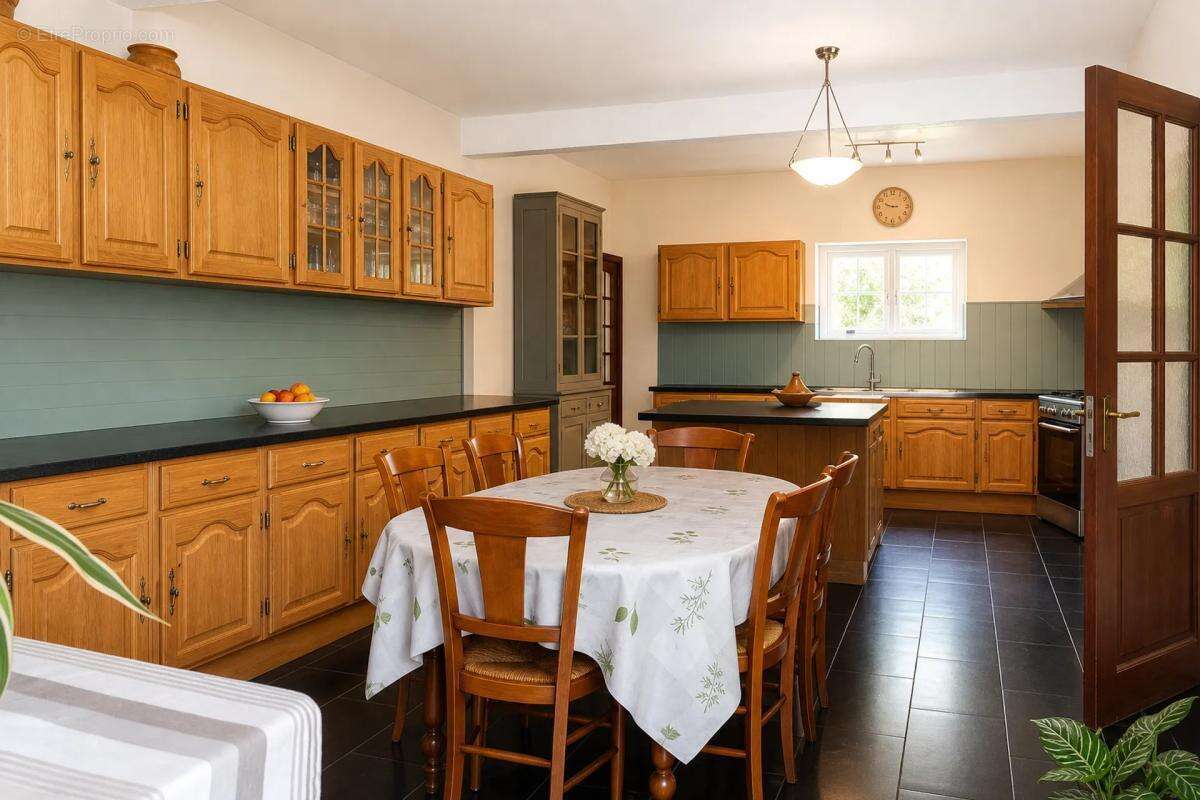 Maison à LABATUT-RIVIERE