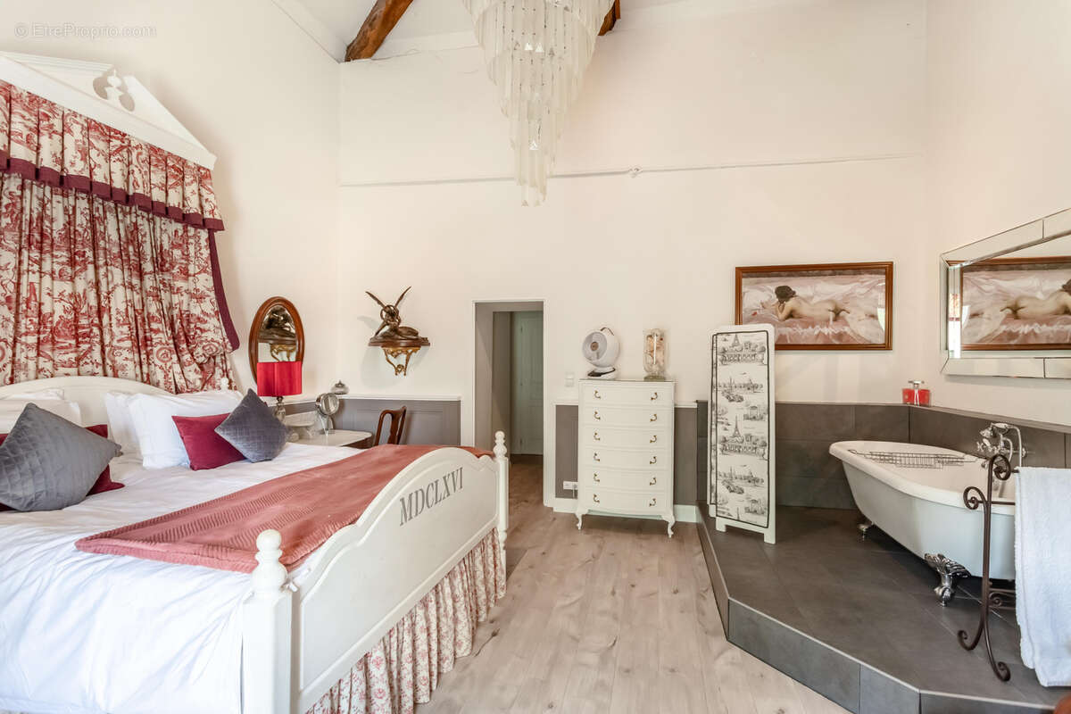 Maison de campagne avec annexes, 3 x piscines et vue - photo 34
