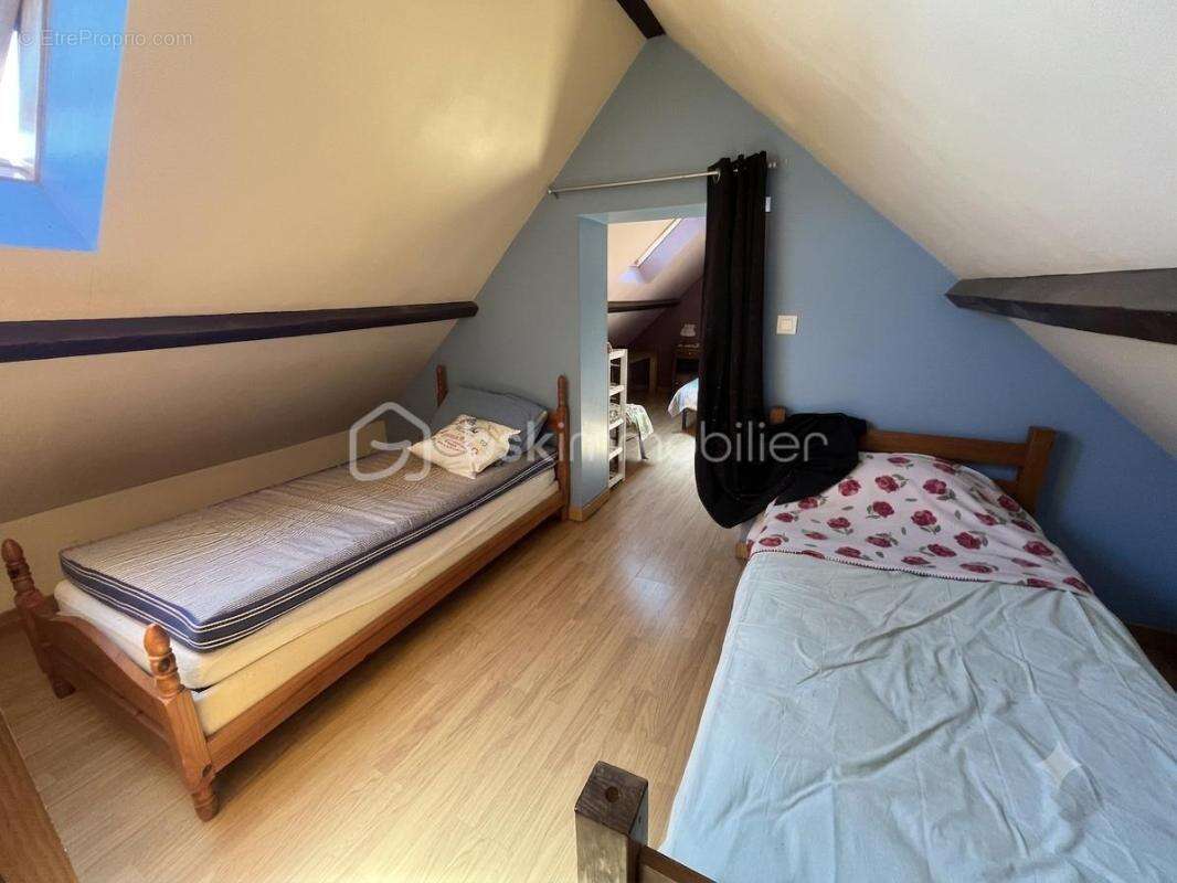Coup de cœur : maison de 1940 en lisière de forêt, à deux pas d’un étang, sur 8 931m² de terrain avec dépendances - photo 16