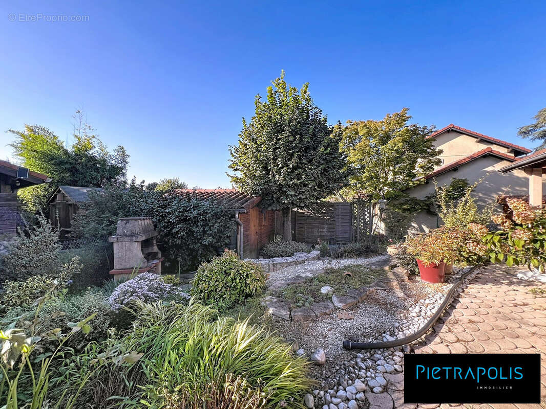 Maison à NEUVILLE-SUR-SAONE