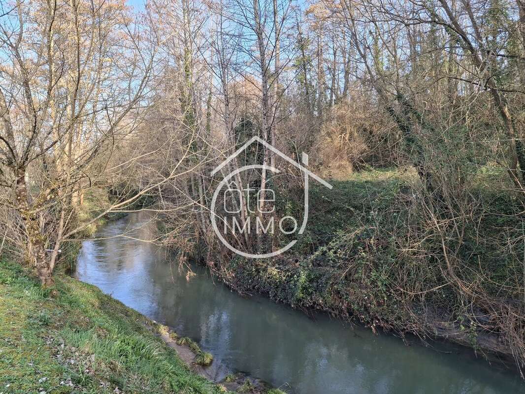 Maison à COURS-DE-PILE