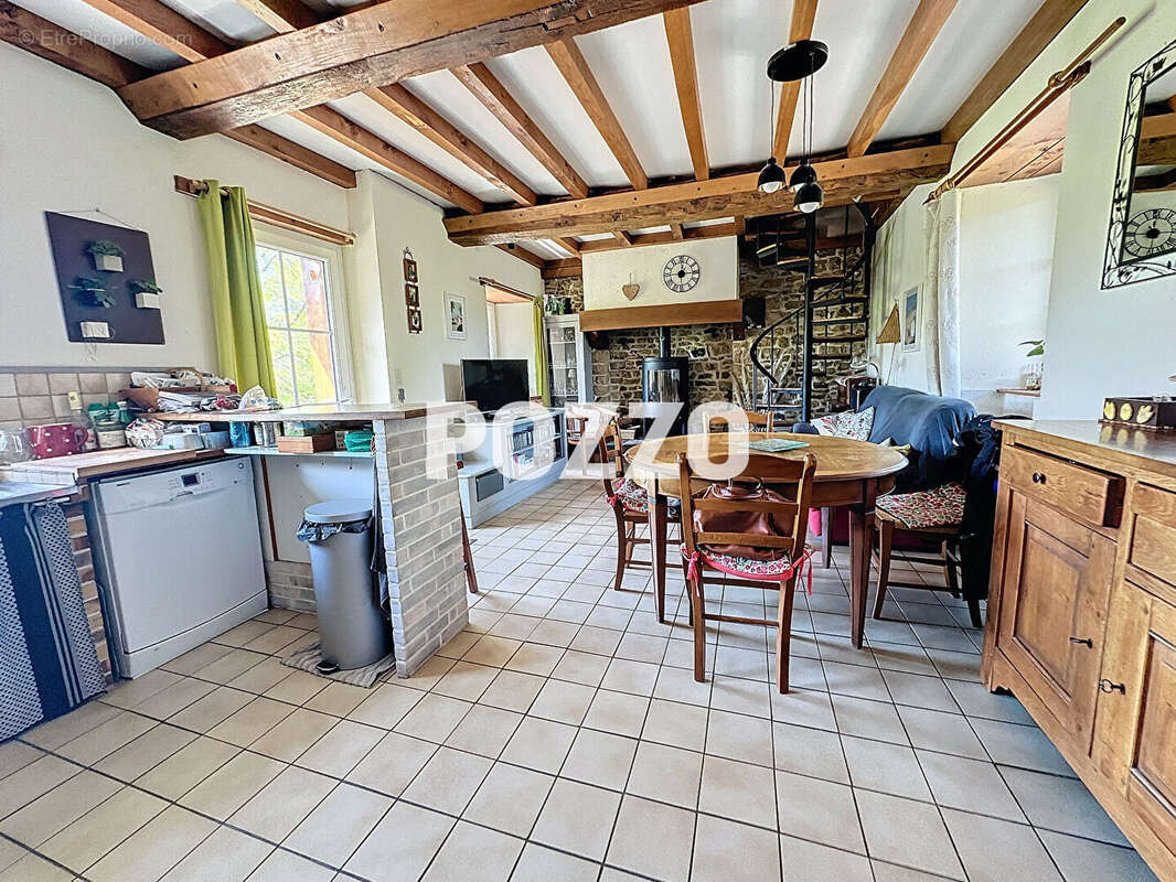 A Vendre - Le Val Saint Père - Ensemble immobilier 20 pièce(s) 450 m² - Terrain de 38000 m² libre de tout bail - photo 11