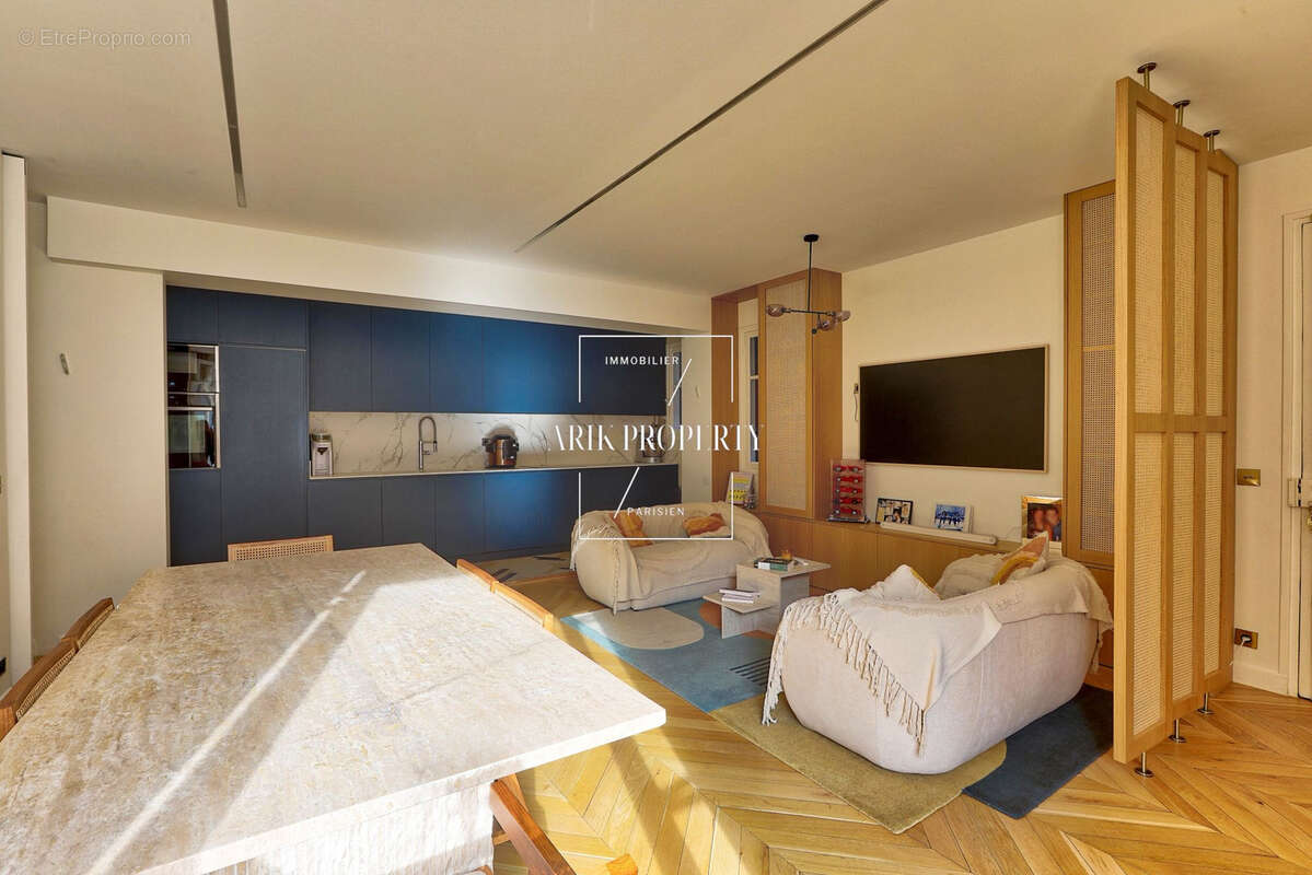 Appartement à PARIS-17E