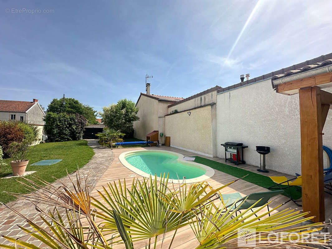 Maison à LIVRY-LOUVERCY