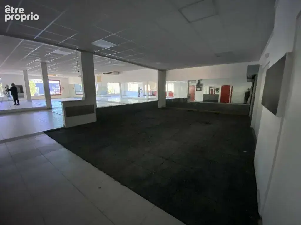 La Valette vends locaux commerciaux 1400 m2 - photo 6