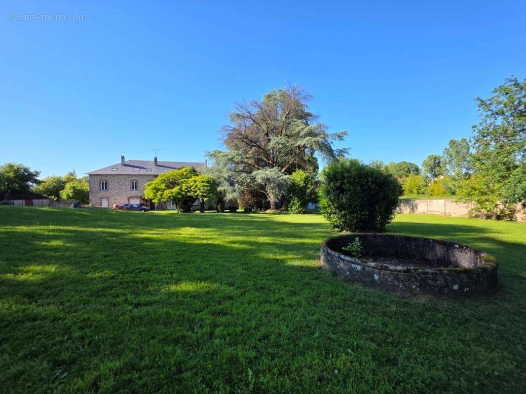 Immeuble à vendre SAINT SORNIN LEULAC (87) - photo 3