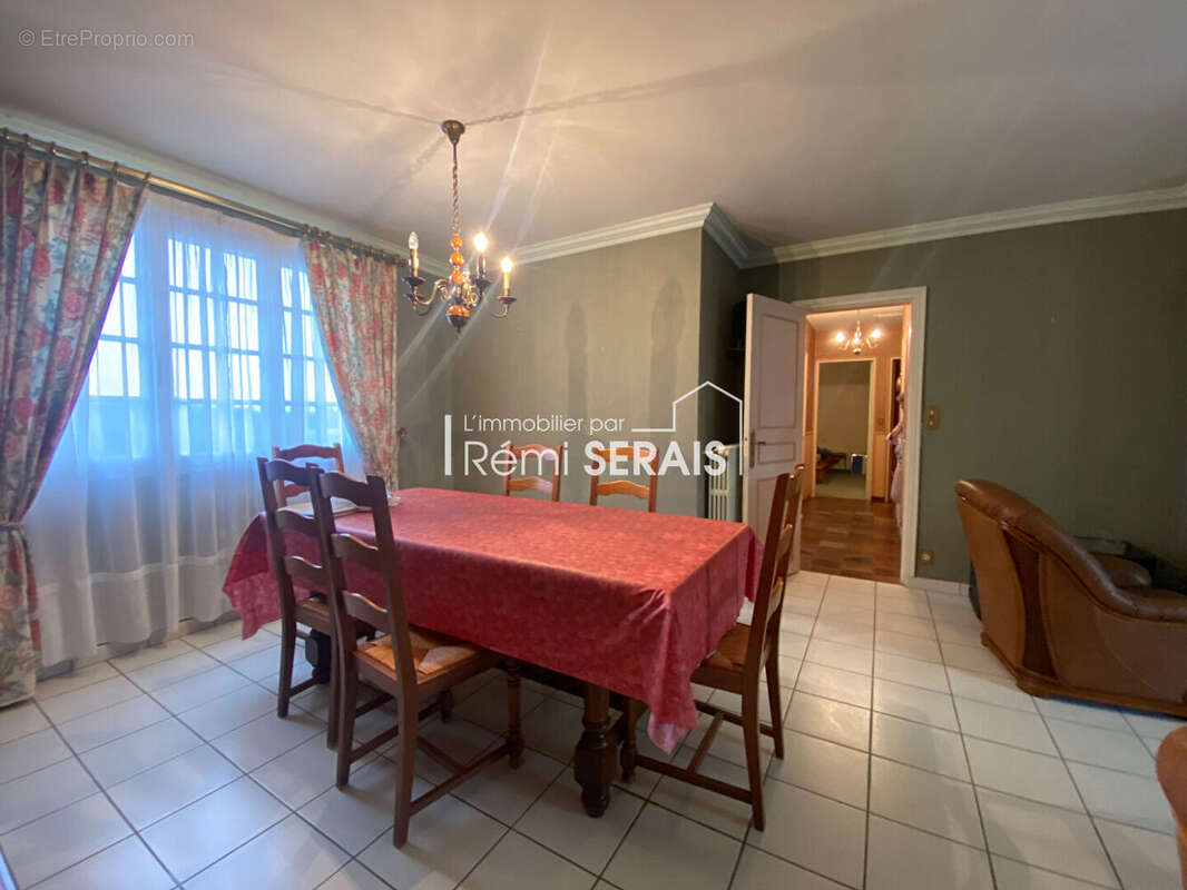 Maison à SAINT-ROCH-SUR-EGRENNE