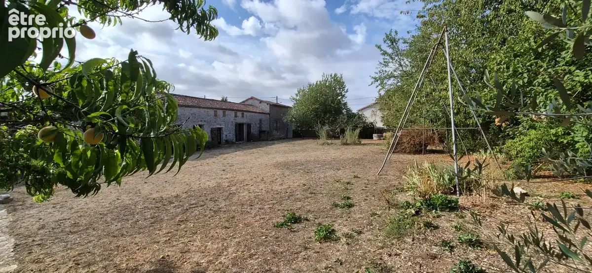 Corps de Ferme de 340 m2, avec plusieurs maisons indépendantes et 200 m2 de dépendances - photo 20