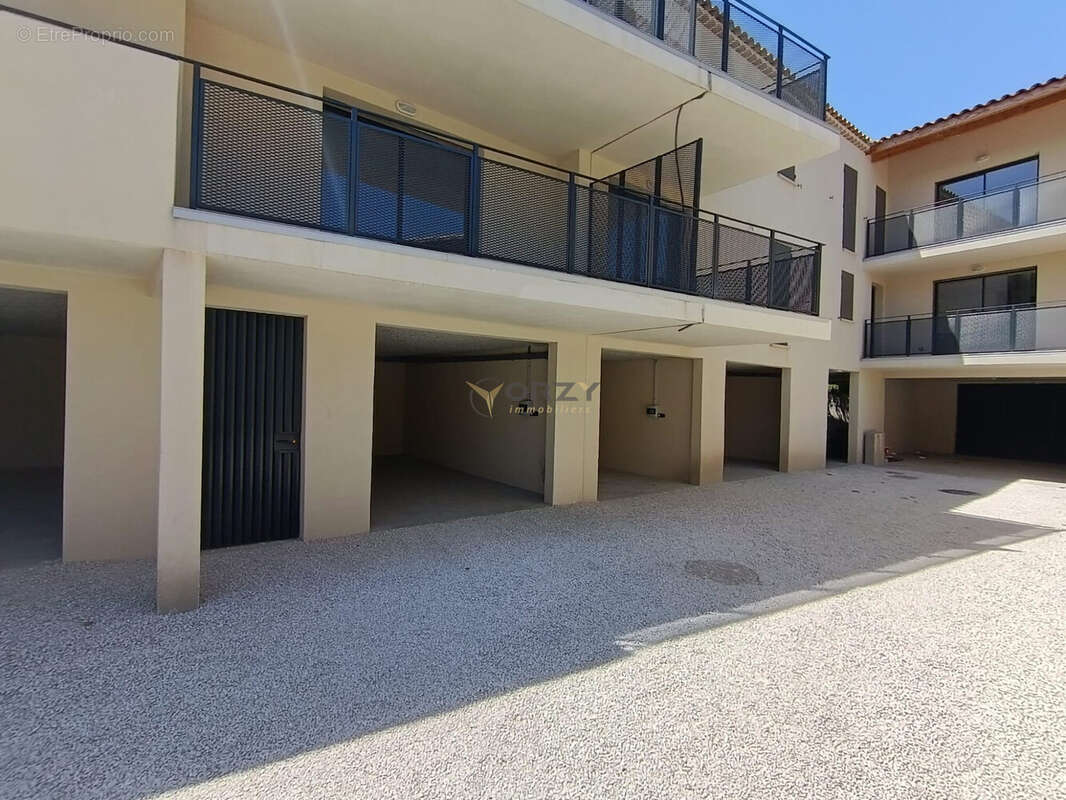 Parking à SAINT-REMY-DE-PROVENCE