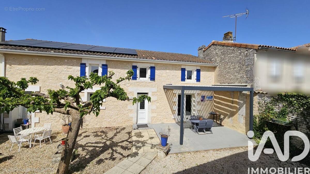 Photo 1 - Maison à CHAMPNIERS