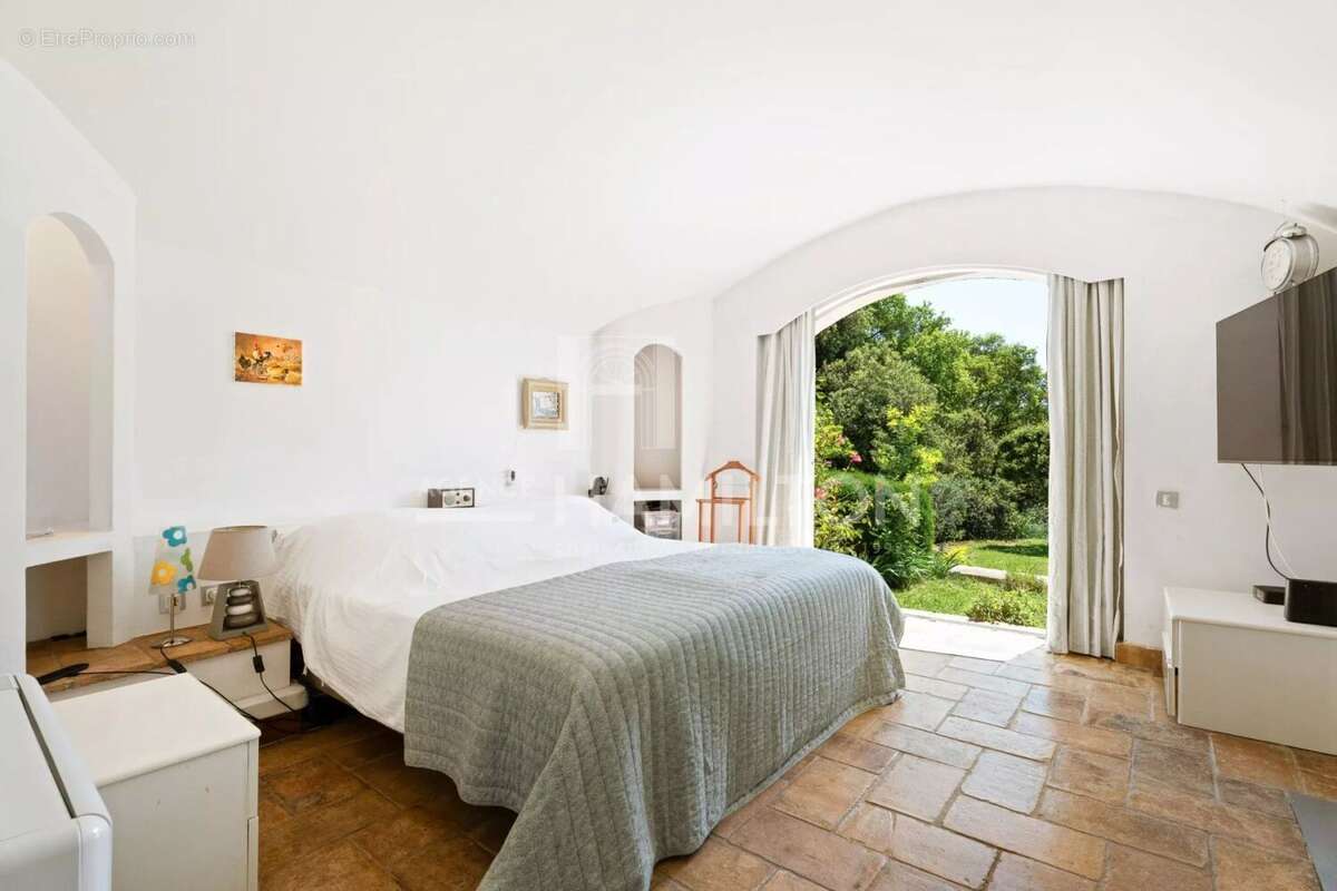 Biot villa avec vue, 4 chambres et une maison d'amis avec 2 cham - photo 7