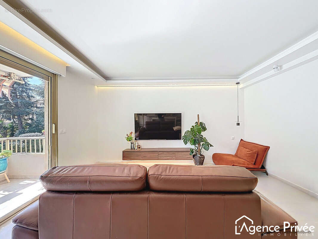Coin salon - Appartement à SAINT-LAURENT-DU-VAR