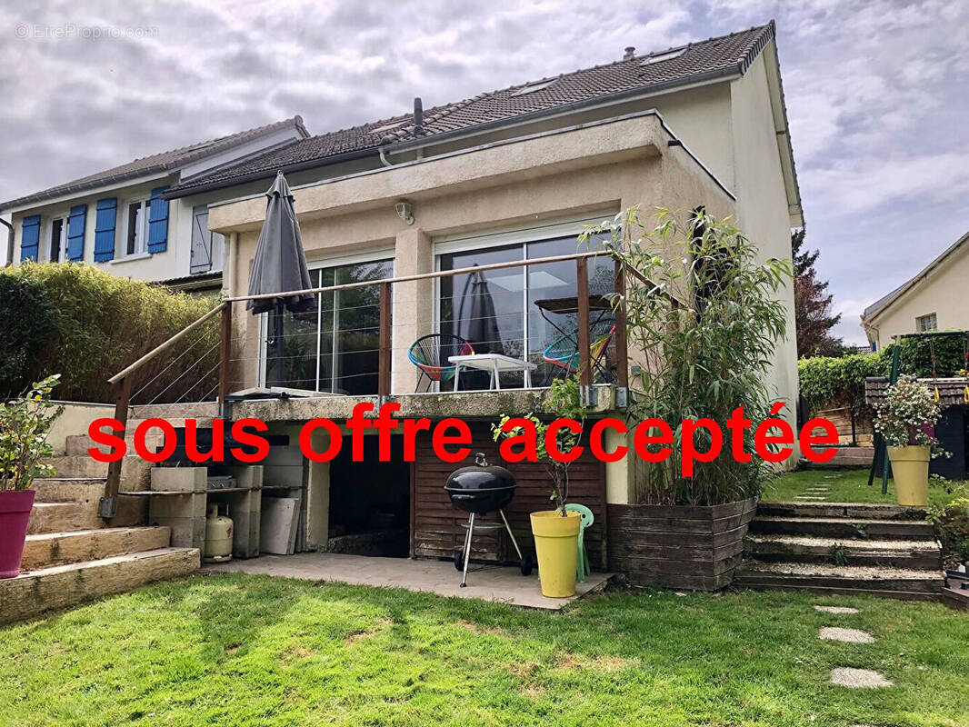 Maison à BUC