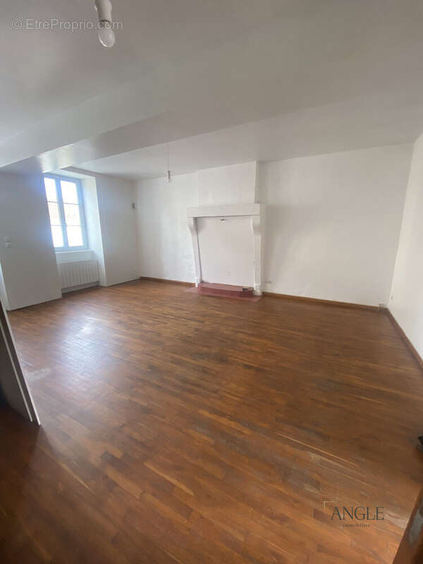 Maison à AILLIERES-BEAUVOIR