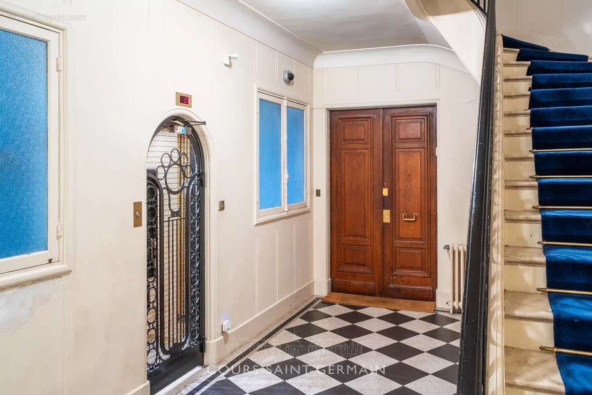 Appartement à PARIS-16E