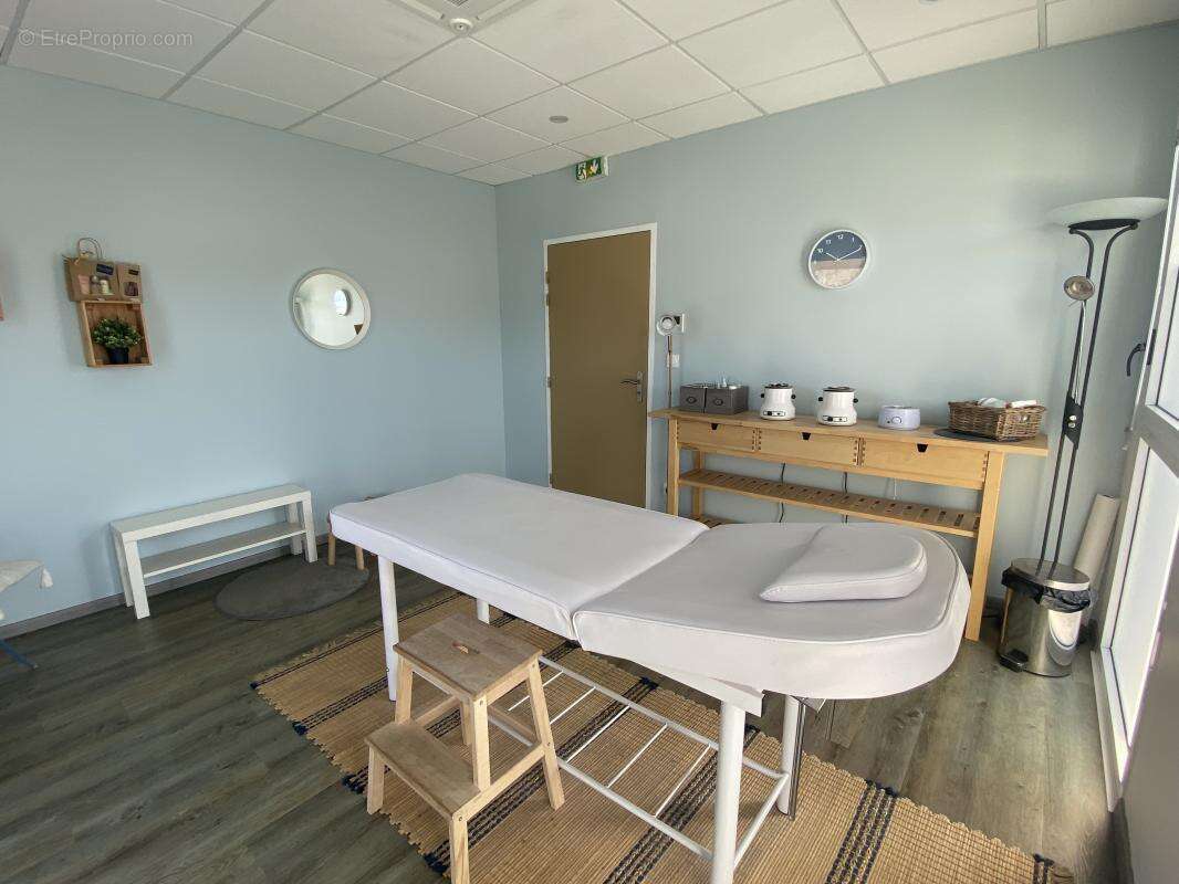 Commerce à PAREMPUYRE