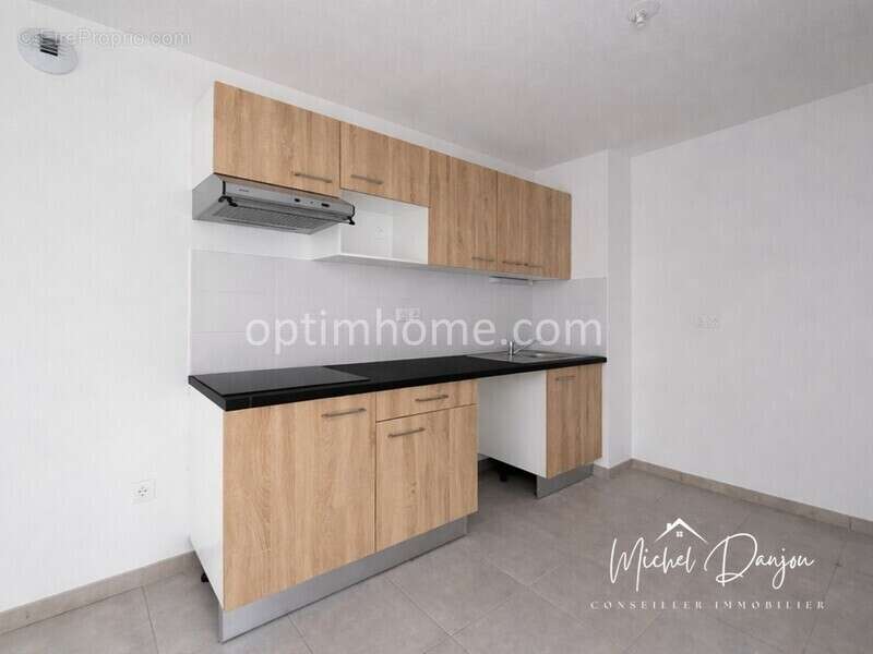 Appartement à PINS-JUSTARET