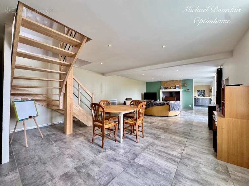 Maison à PONTVALLAIN