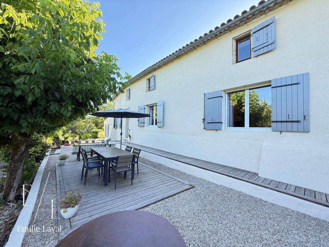 Maison en pierre 4 chambres avec dépendances et piscine à SAINT VINCENT DE PERTIGNAS (33) - photo 2