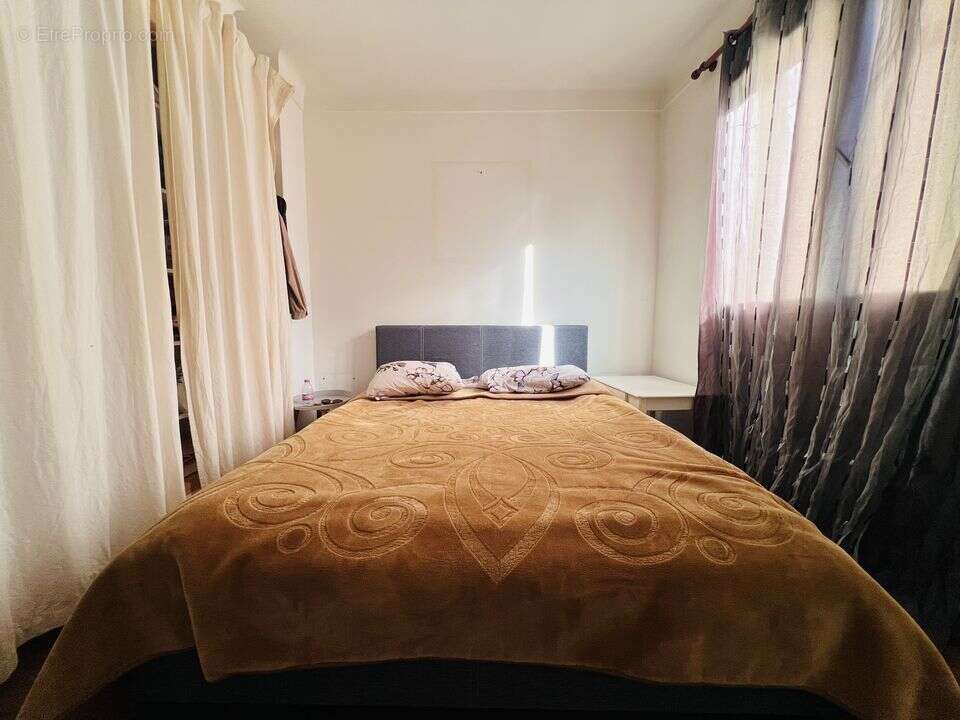 Appartement à MARSEILLE-5E