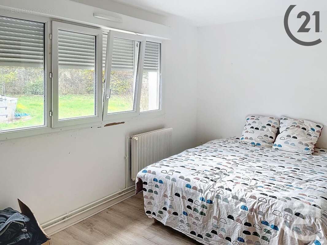 Maison à ESCOLIVES-SAINTE-CAMILLE