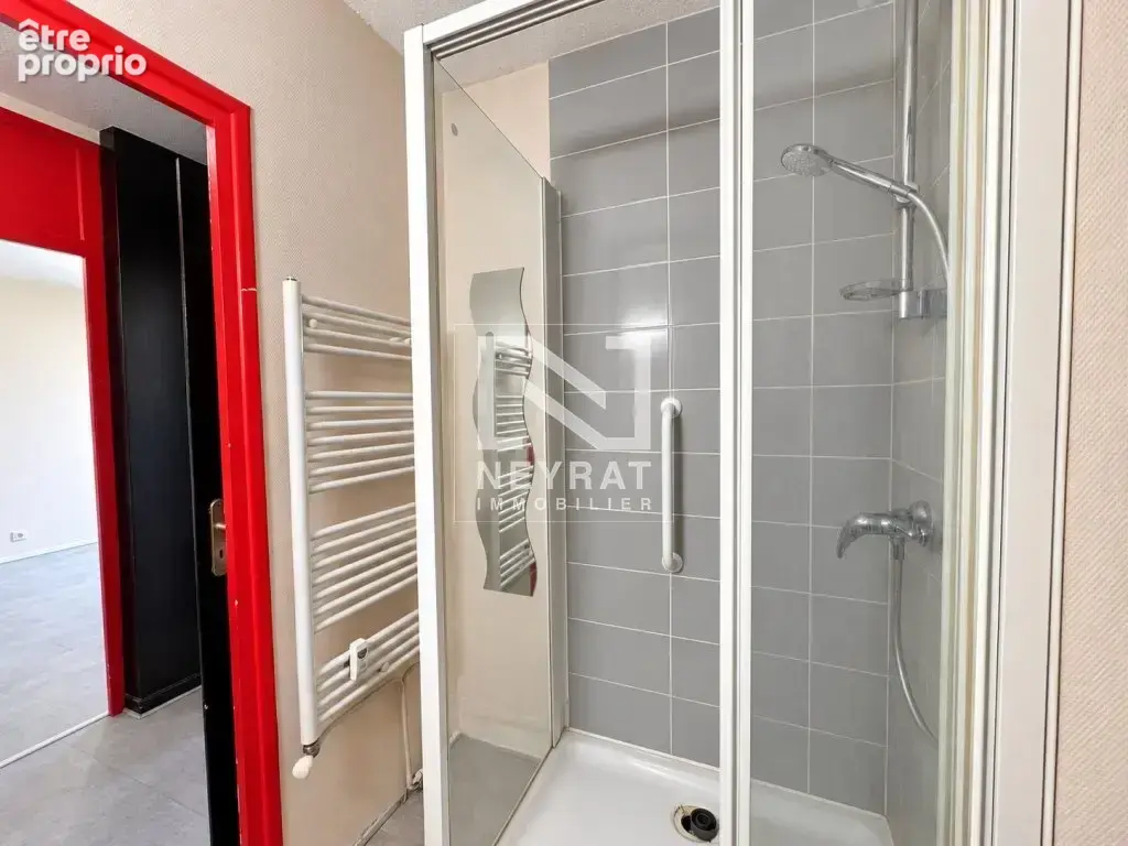 Appartement rénové deux chambres + dressing - photo 11
